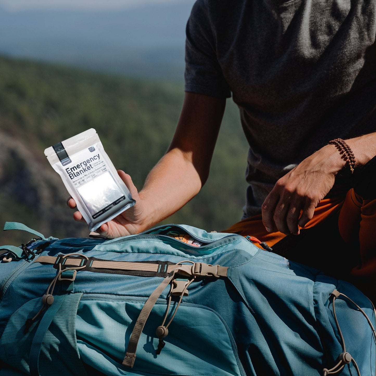 100 Pack of Emergency Blankets